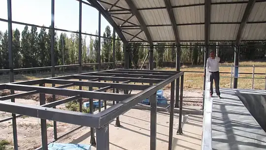 Başkan Altun, kapalı yarı olimpik yüzme havuzunu inceledi