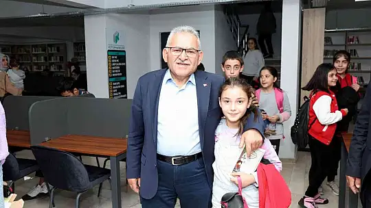 Büyükkılıç, Erkilet Kütüphanesi'nde Gençlerle Buluştu