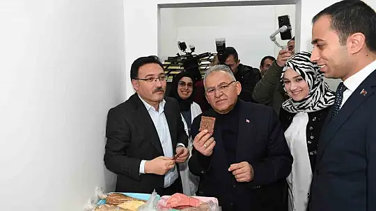 Başkan Büyükkılıç İle Vali Çiçek'ten Sarıoğlan'a 'yatırım' çıkarması