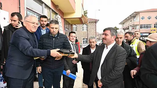 Başkan Büyükkılıç İle Vali Çiçek'ten Sarıoğlan'a 'yatırım' çıkarması