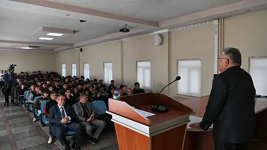 Büyükkılıç, öğrencilerle bir araya geldi