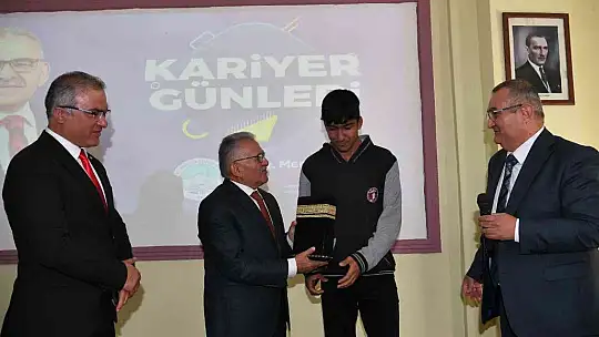 Büyükkılıç, öğrencilerle bir araya geldi
