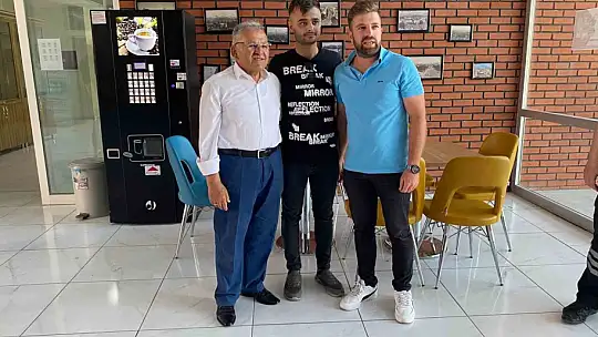 Başkan Büyükkılıç sanatçı gençler ile bir araya geldi!