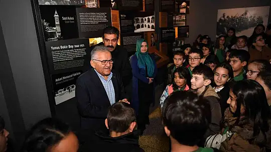 Minik Öğrencilerin, Başkanla Milli Mücadele Müzesi ziyareti