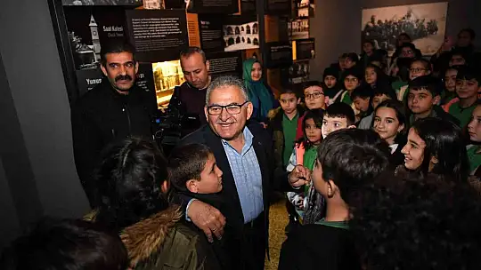 Minik Öğrencilerin, Başkanla Milli Mücadele Müzesi ziyareti