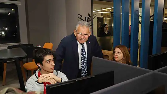 Büyükkılıç, gençlere hayallerini sordu...