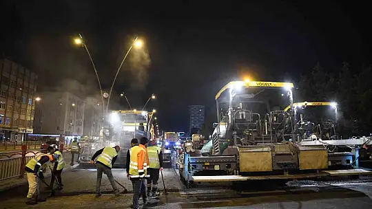 Başkan Büyükkılıç, personelin gece mesaisini yerinde inceledi