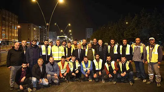 Başkan Büyükkılıç, personelin gece mesaisini yerinde inceledi
