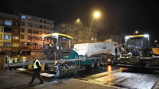 Başkan Büyükkılıç, personelin gece mesaisini yerinde inceledi