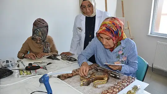 38 bin 562 kişinin hayatına renk kattılar