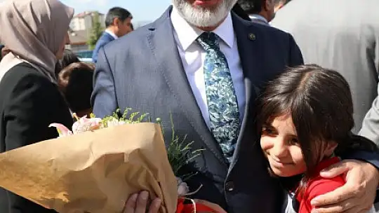 Çolakbayrakdar, öğrencileri tebrik etti
