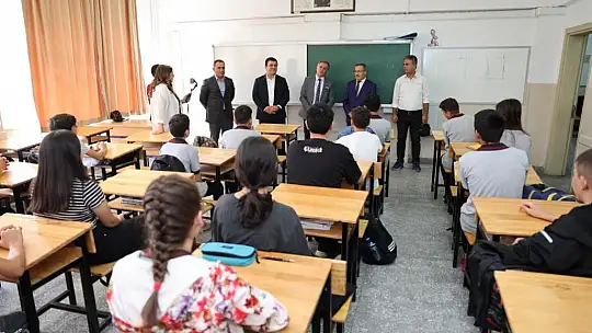 Başkan Özdoğan, öğrencileri ziyaret etti