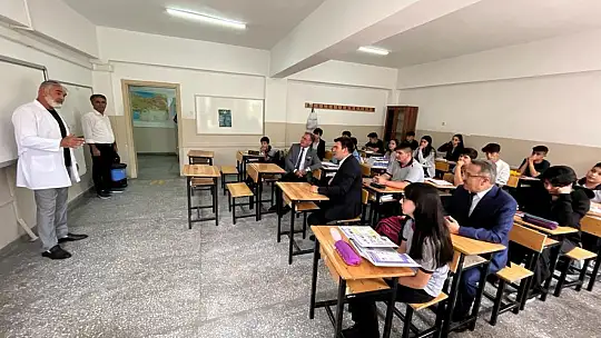 Başkan Özdoğan, öğrencileri ziyaret etti