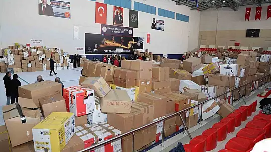 Avrupa'dan 5 tır yardım malzemesi geldi