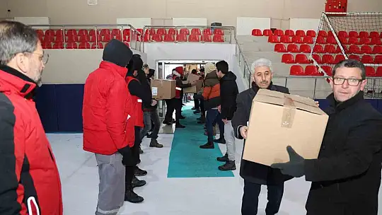 Avrupa'dan 5 tır yardım malzemesi geldi