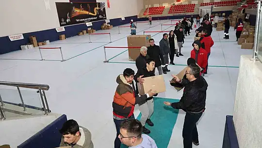 Avrupa'dan 5 tır yardım malzemesi geldi