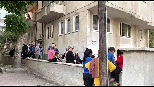 Kafasına sıkarak intihar etti