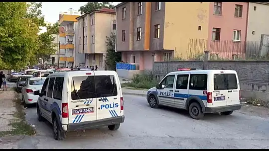 Kafasına sıkarak intihar etti