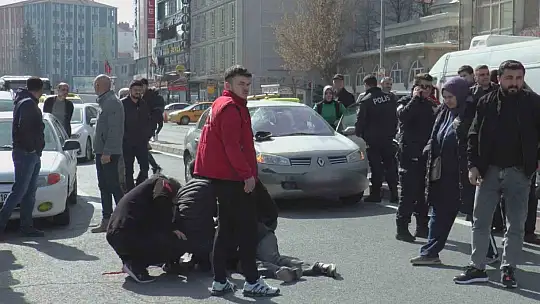 Kaza sonrası yayanın başında hüngür hüngür ağladı