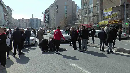 Kaza sonrası yayanın başında hüngür hüngür ağladı