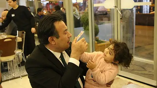 Depremzede öğretmenler yemekte buluştu