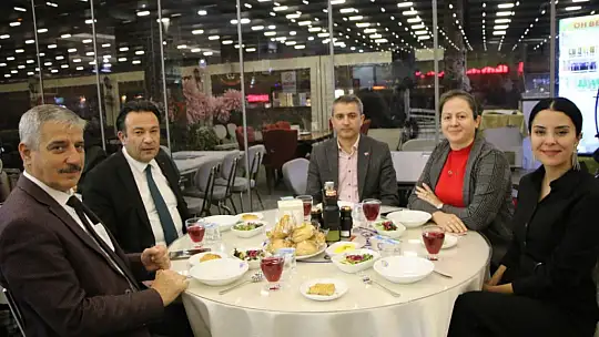 Depremzede öğretmenler yemekte buluştu