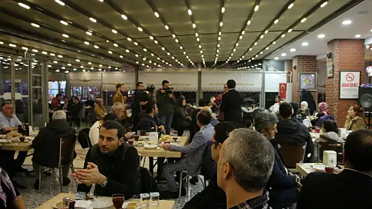 Depremzede öğretmenler yemekte buluştu