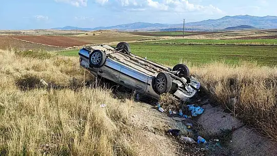 Düz yolda takla atan aracın sürücüsü yaralandı