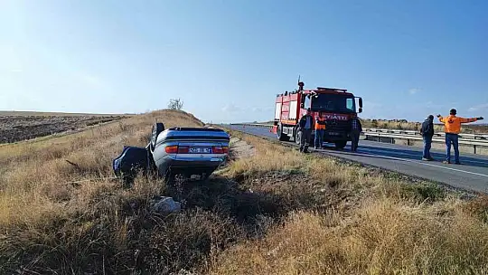 Düz yolda takla atan aracın sürücüsü yaralandı