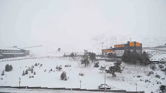 Erciyes dağına Mart karı yağdı