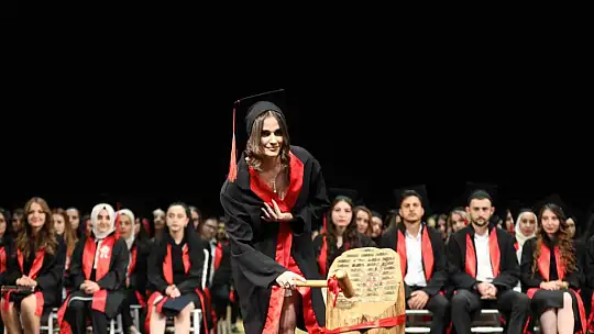 ERÜ'de mezuniyet sevinci