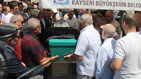 Eski Bakanın acı günü! Son yolculuğuna uğurlandı