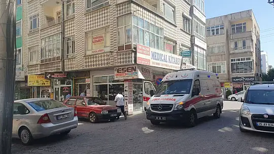 Evinde asılı halde bulundu