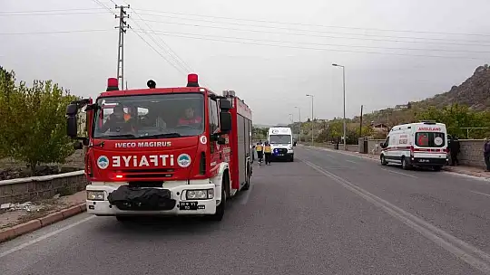 Feci kazada otomobil parçalara bölündü