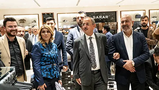 Kayserispor tam kadro Sarar Mağazası'nda hazır bulundu