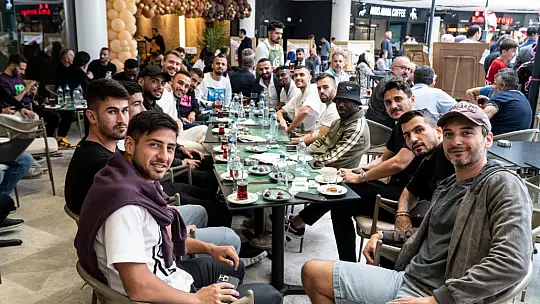 Kayserispor tam kadro Sarar Mağazası'nda hazır bulundu