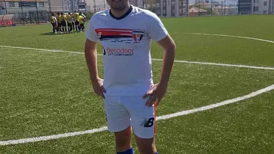 Futbolu bırakıp yönetici olan oyuncu kim?