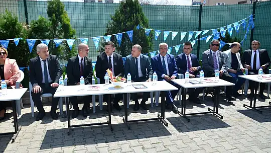 Ülkü Ocakları'nda miting gibi bayramlaşma