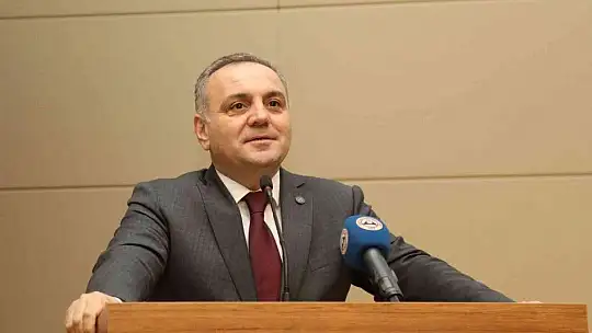 Gazeteci Oktay Ensari, ERÜ'lü öğrenciler ile tecrübelerini paylaştı