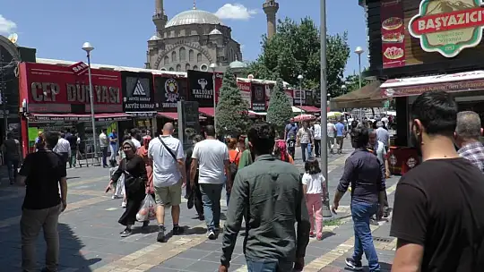 Gurbetçiler esnafa can suyu oldu!