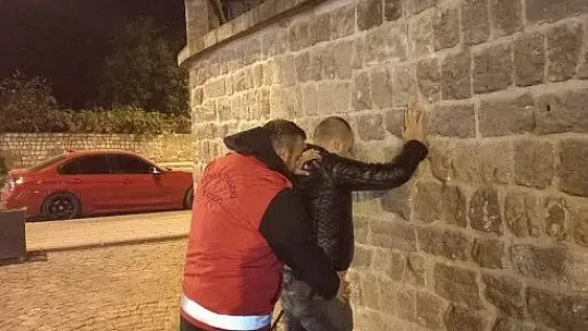 Bin 963 şahıs sorguladı, 6 aranan şahsı yakalandı