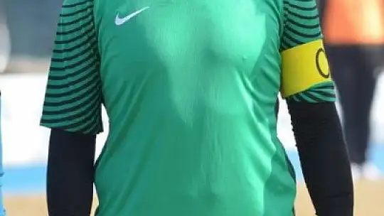 Futbolu bıraktı!