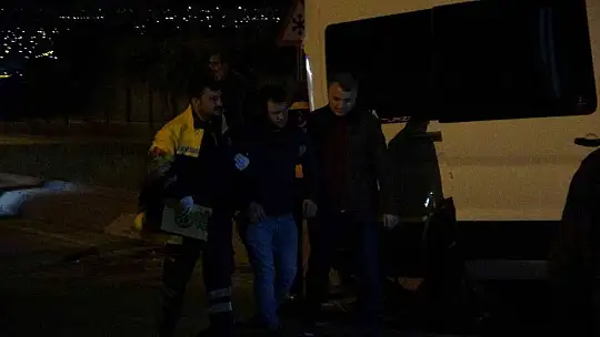 İşçi servisi sinyalizasyon direğine çarptı: 2'si ağır 9 yaralı