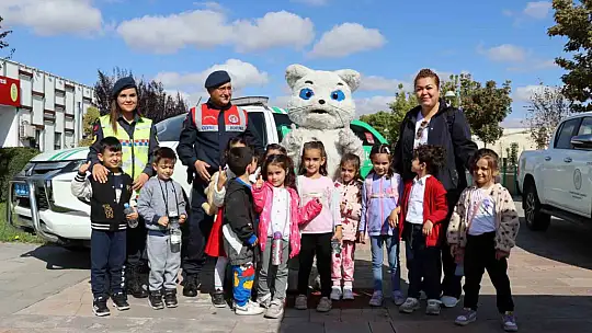 Jandarma'dan öğrencilere hayvanat bahçesi gezisi