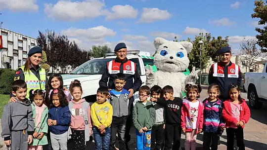 Jandarma'dan öğrencilere hayvanat bahçesi gezisi