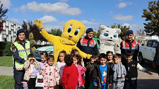 Jandarma'dan öğrencilere hayvanat bahçesi gezisi