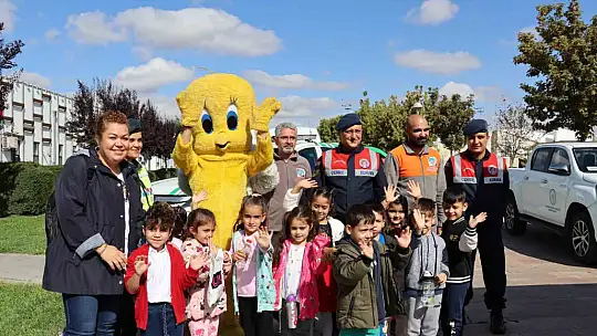 Jandarma'dan öğrencilere hayvanat bahçesi gezisi