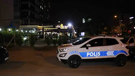 Kafede birlikte oturduğu şahsın silahlı saldırısına uğrayan genç ağır yaralandı