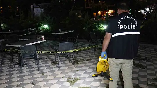 Kafede birlikte oturduğu şahsın silahlı saldırısına uğrayan genç ağır yaralandı