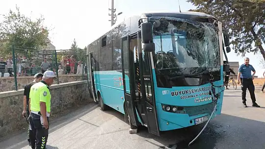 Kahramanmaraş'ta belediye otobüsü ile halk otobüsü çarpıştı: 9 yaralı